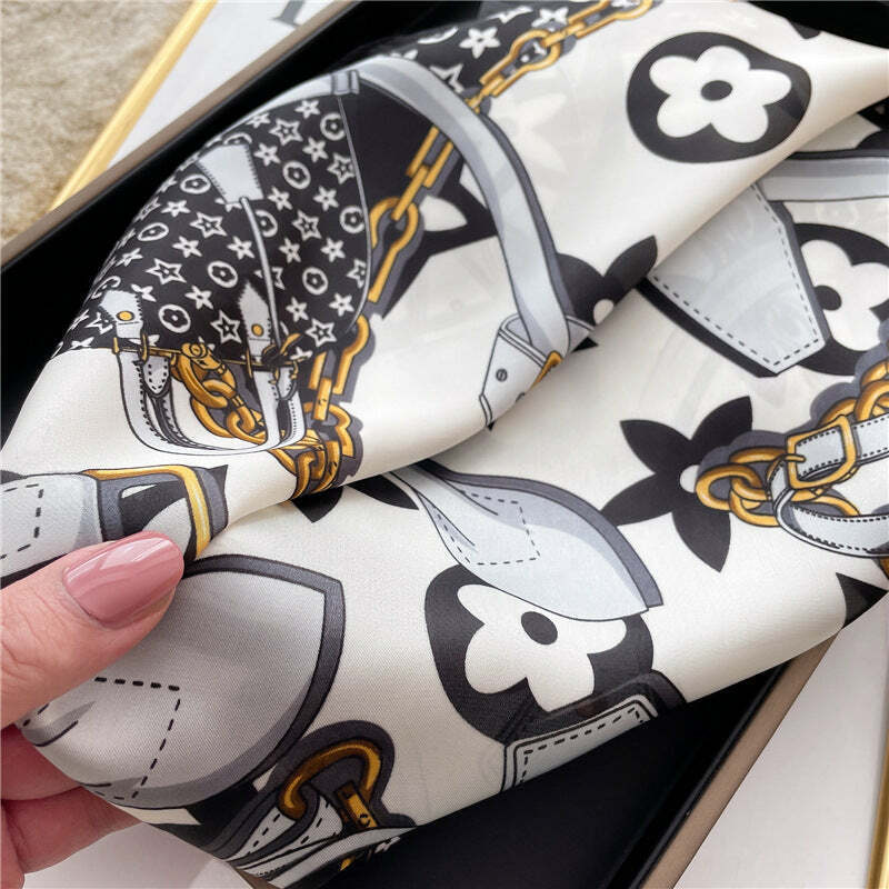 Lenço Toque de Seda Catânia 70x70cm - Estilo 58