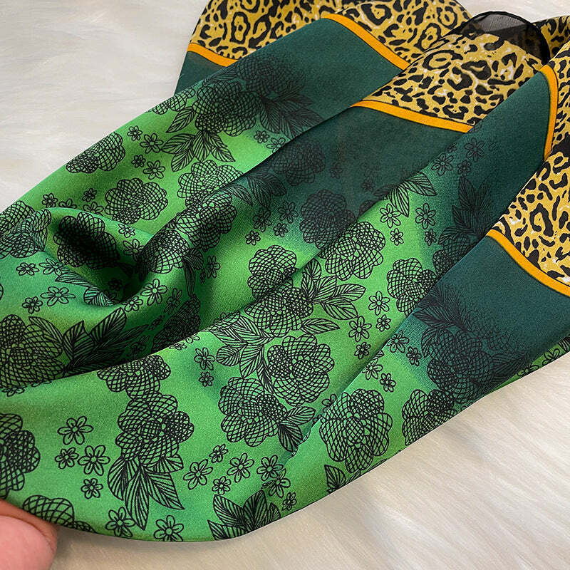 Lenço Toque de Seda Catânia 70x70cm - Estilo 26