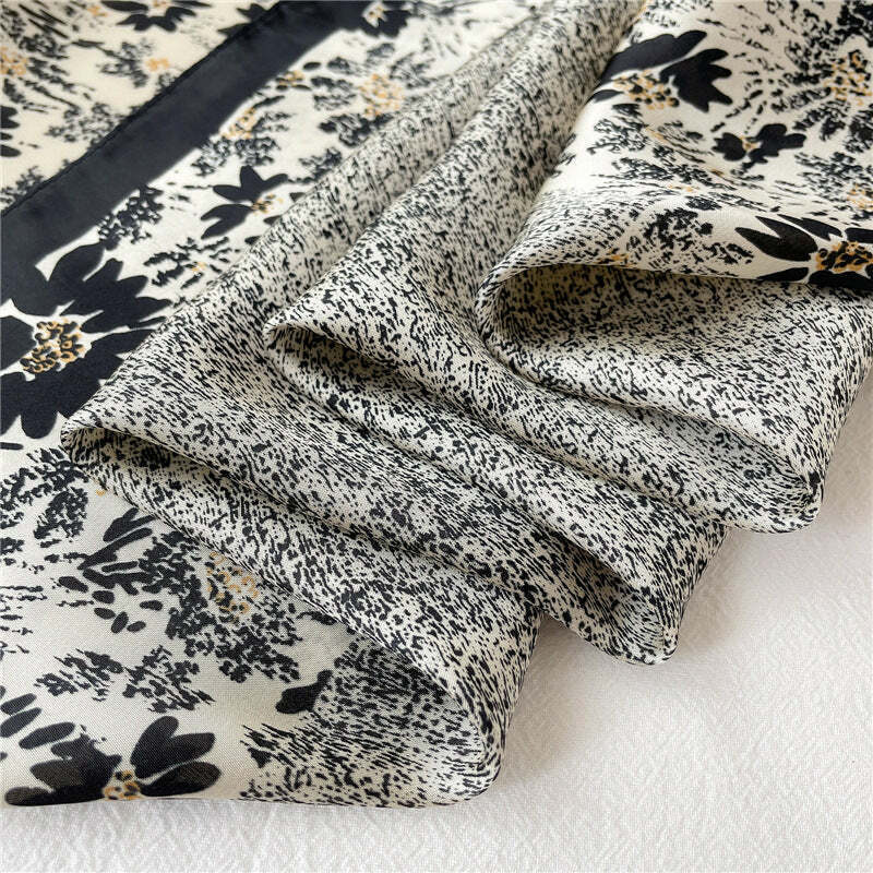 Lenço Toque de Seda Catânia 70x70cm - Estilo 52