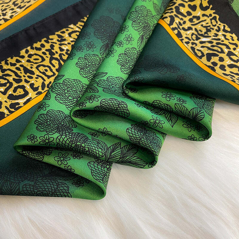 Lenço Toque de Seda Catânia 70x70cm - Estilo 26