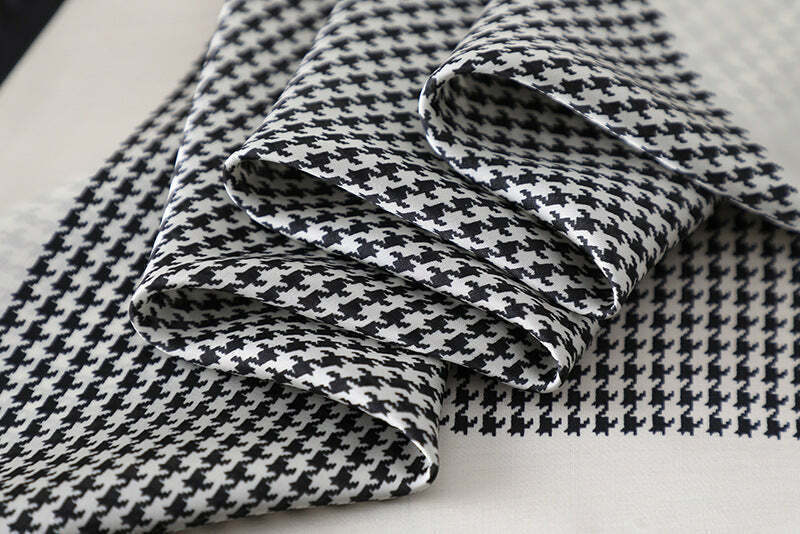 Lenço Toque de Seda Catânia 70x70cm - Estilo 17