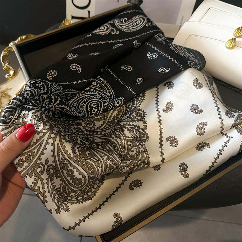 Lenço Toque de Seda Catânia 70x70cm - Estilo 38