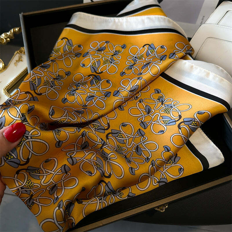 Lenço Toque de Seda Catânia 70x70cm - Estilo 13